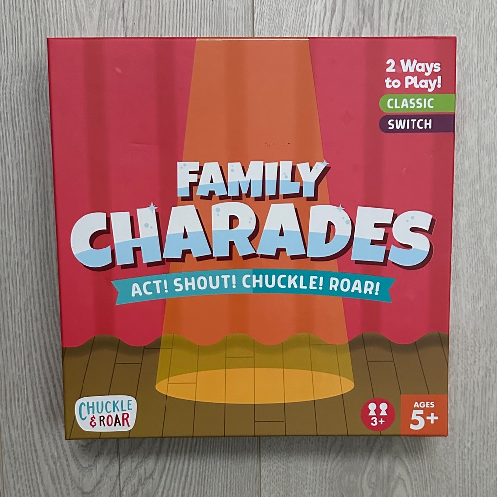 😊 NEW IN BOX Chuckle & Roar Family Charades ages 5+ gift family game night